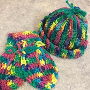 🏵New handmade crocheted hat and mittens for baby approx size 3-6 months